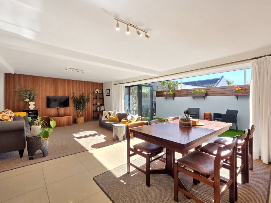2 Bedroom Property for Sale in Sea Point Western Cape
